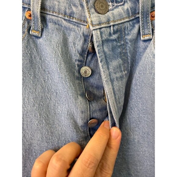 Levi's Women's 501 Light Blue Mom Style Fit Jeans Size 30WX26L - Picture 7 of 11